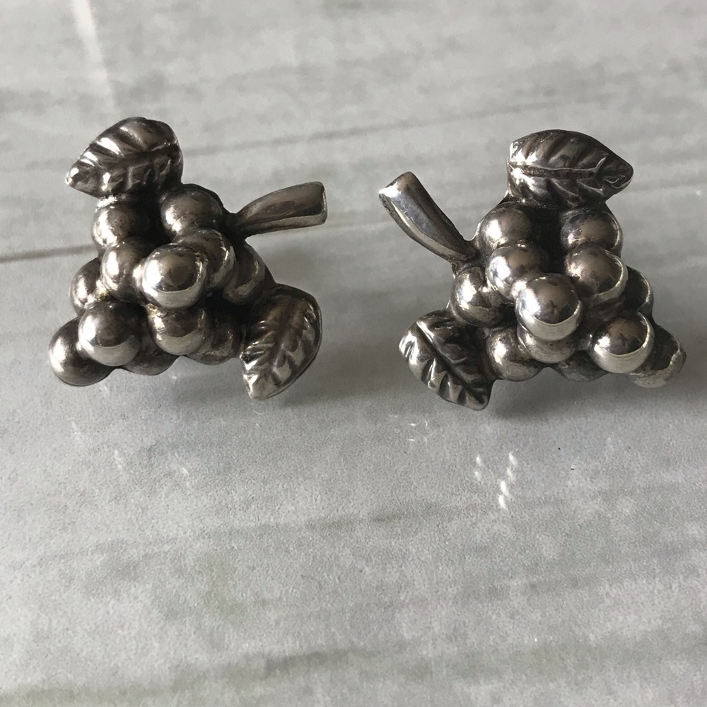 🍇 Grape Screw back earrings